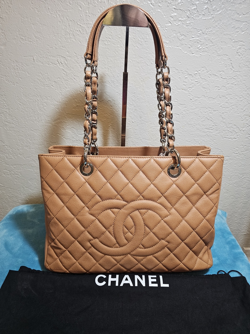 CHANEL Caviar Quilted Double-Chain Shoulder Tote in Tan
